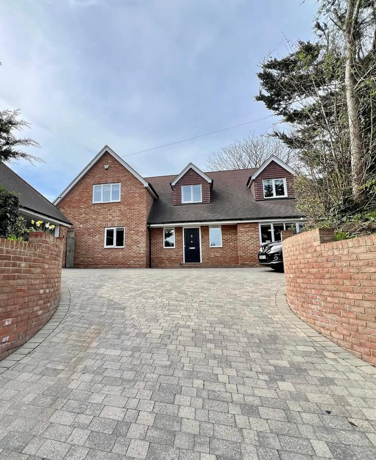 5 Bedroom Detached House in Halling
